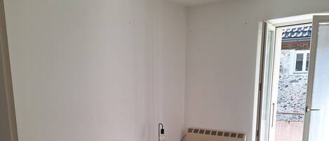 3 slaapkamers, een strijkplank/strijkijzer, wifi, beddengoed