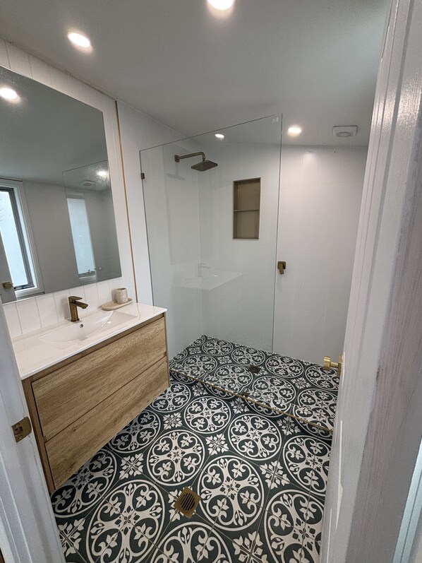 Bathroom - Bunya Cottage with Fireplace (Eungella)