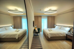 Phòng đôi hoặc 2 giường đơn Executive, ban công | Két bảo mật tại phòng, bàn, bàn ủi/dụng cụ ủi quần áo 