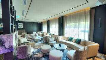 每日供應吃到飽早餐 (每人 EUR12)