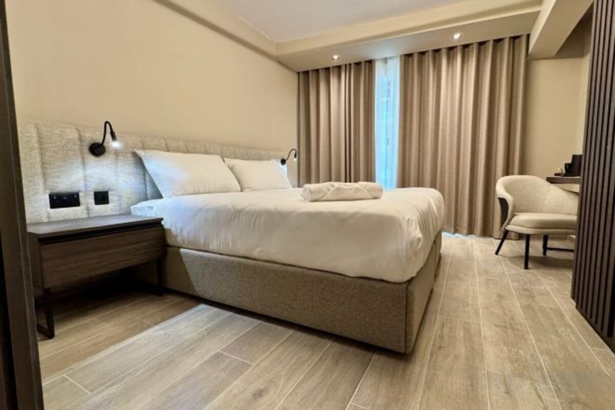In-room safe, desk, iron/ironing board (on request), free WiFi