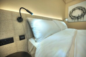 Standard Double or Twin Room, Balcony | In-room safe, desk, iron/ironing board, free WiFi - Aste Hotel (St. Julian's)