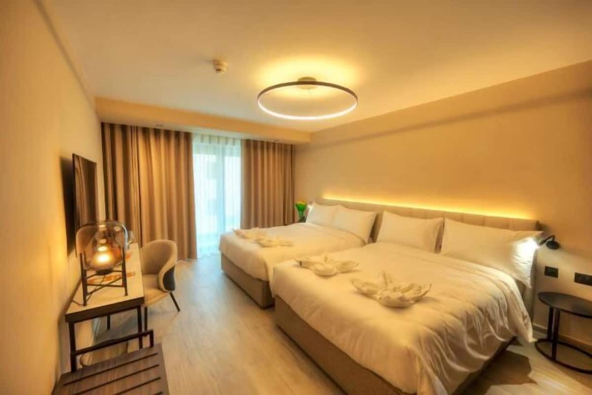 Peti besi dalam bilik, meja, seterika/papan seterika, Wi-fi percuma
