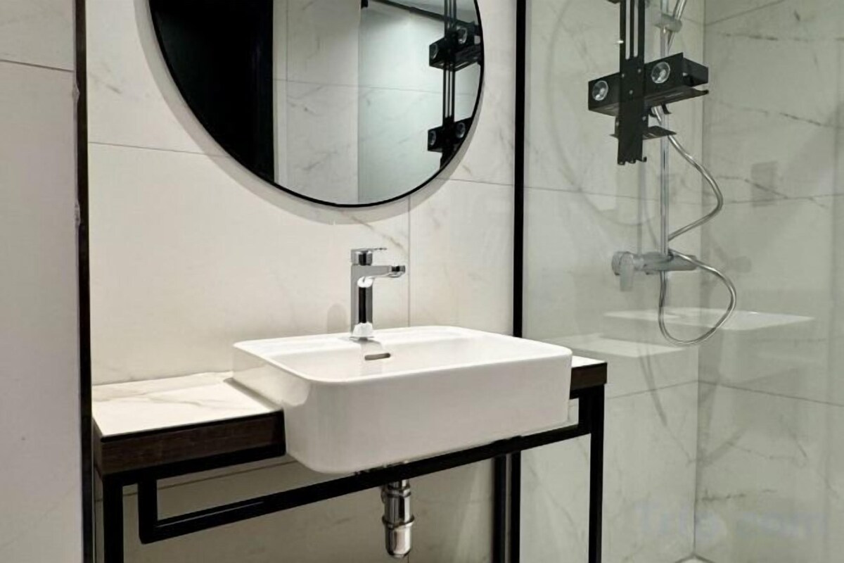Bathroom | Shower, towels, soap, shampoo