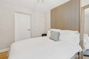 Apartment | 1 bedroom, desk