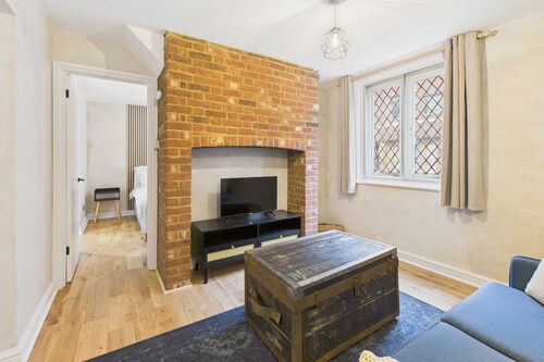 Host Stay Dame Alice Street