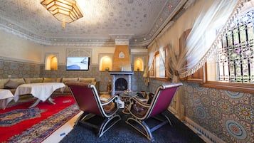 Villa, 4 Bedrooms, Smoking, Private Pool | Living room