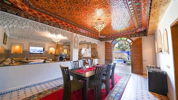 Villa, 4 Bedrooms, Smoking, Private Pool | Dining room