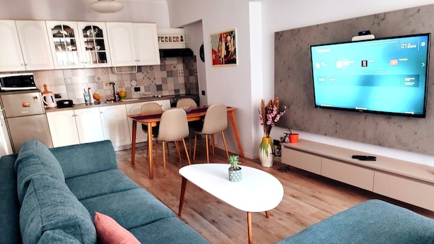 Living room - Cozy Apartment & Great Location (Tirana)