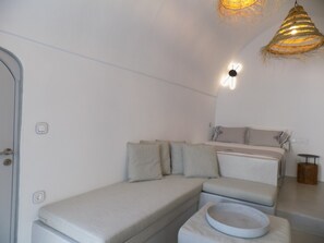 Interior - Imarkellis Pyrgos Traditional House and Belfry Charm with Courtyard in Santorini (Pyrgos Kallistis)