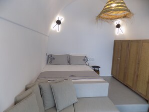 1 bedroom, in-room safe, desk, iron/ironing board