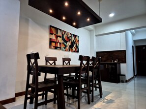 In-room safe, desk, laptop workspace, blackout curtains - Shiloh Apartments (Colombo)
