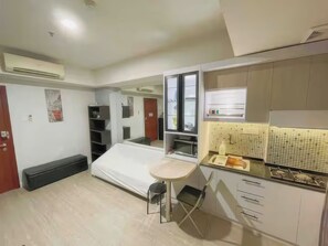 Superior Apartment, 2 Bedrooms, Balcony, City View | Private kitchen | Fridge, microwave, stovetop, electric kettle