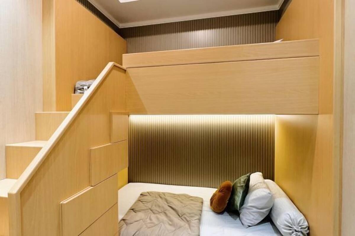 2 bedrooms, minibar, blackout curtains, soundproofing