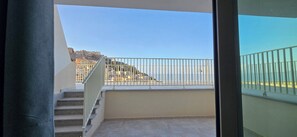 House, Multiple Bedrooms, Smoking, Patio | Balcony