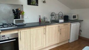 Private kitchen - Billiards Lounge loft with Billiards & Netflix by BoookingFuté (Socourt)