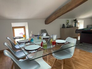 Dining - Billiards Lounge loft with Billiards & Netflix by BoookingFuté (Socourt)