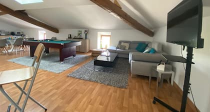Billiards Lounge loft with Billiards & Netflix by BoookingFuté
