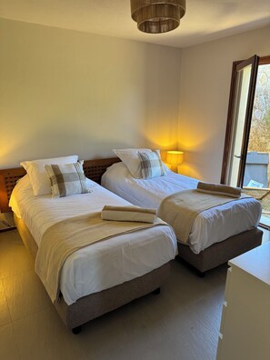 3 bedrooms, in-room safe, iron/ironing board, travel crib