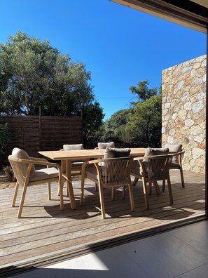 屋外ダイニングエリア