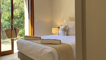 3 bedrooms, in-room safe, iron/ironing board, travel crib
