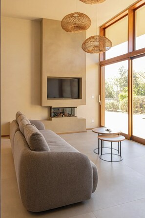 Smart-TV, bordtennis og bøker