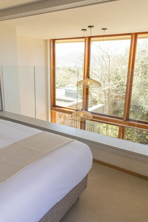 3 bedrooms, in-room safe, iron/ironing board, travel cot