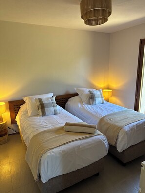 3 bedrooms, in-room safe, iron/ironing board, travel crib