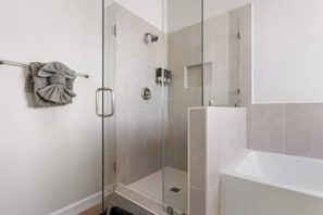 Shower, shampoo