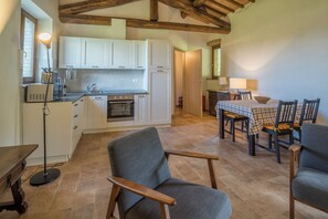 Cottage, Patio, Garden View | Private kitchen | Fridge, microwave, oven, stovetop