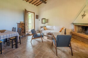 Cottage, Patio, Garden View | Living area | 32-inch flat-screen TV with cable channels - Cottage Monti Pet Friendly Shared Pool (Casole d'Elsa)