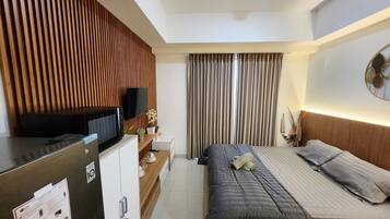 Deluxe-studio, parveke, kaupunkinäköala | Minibaari, pimennysverhot, äänieristys, ilmainen Wi-Fi