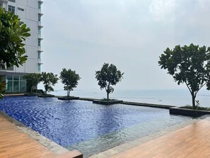 Outdoor pool - Sky Heaven Greenbay in North Jakarta (Jakarta)