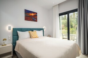 Room | Blackout drapes, iron/ironing board, travel crib, free WiFi - The 7 Suites, An Elegant Living in Ipsos by Konnect (Corfu)