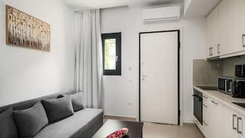 Apartemen Superior, 1 kamar tidur, dapur | Area keluarga | Smart TV 32-inci dengan saluran TV satelit