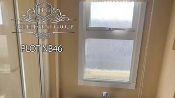 Dusche, Haartrockner, Toilettenpapier