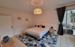 6 bedrooms, bed sheets
