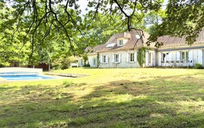 Exterior - Reynou Gite | Private Pool | Near Limoges | Wi-Fi | Peace & Relaxation<br>Disco (Le Vigen)