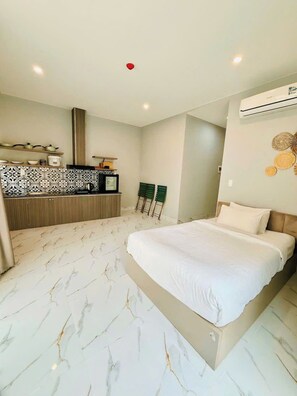 Family Room, City View | Free WiFi