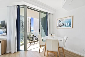 Dining - Lovely Deluxe Studio Room at Legends - Q Stay (Surfers Paradise)