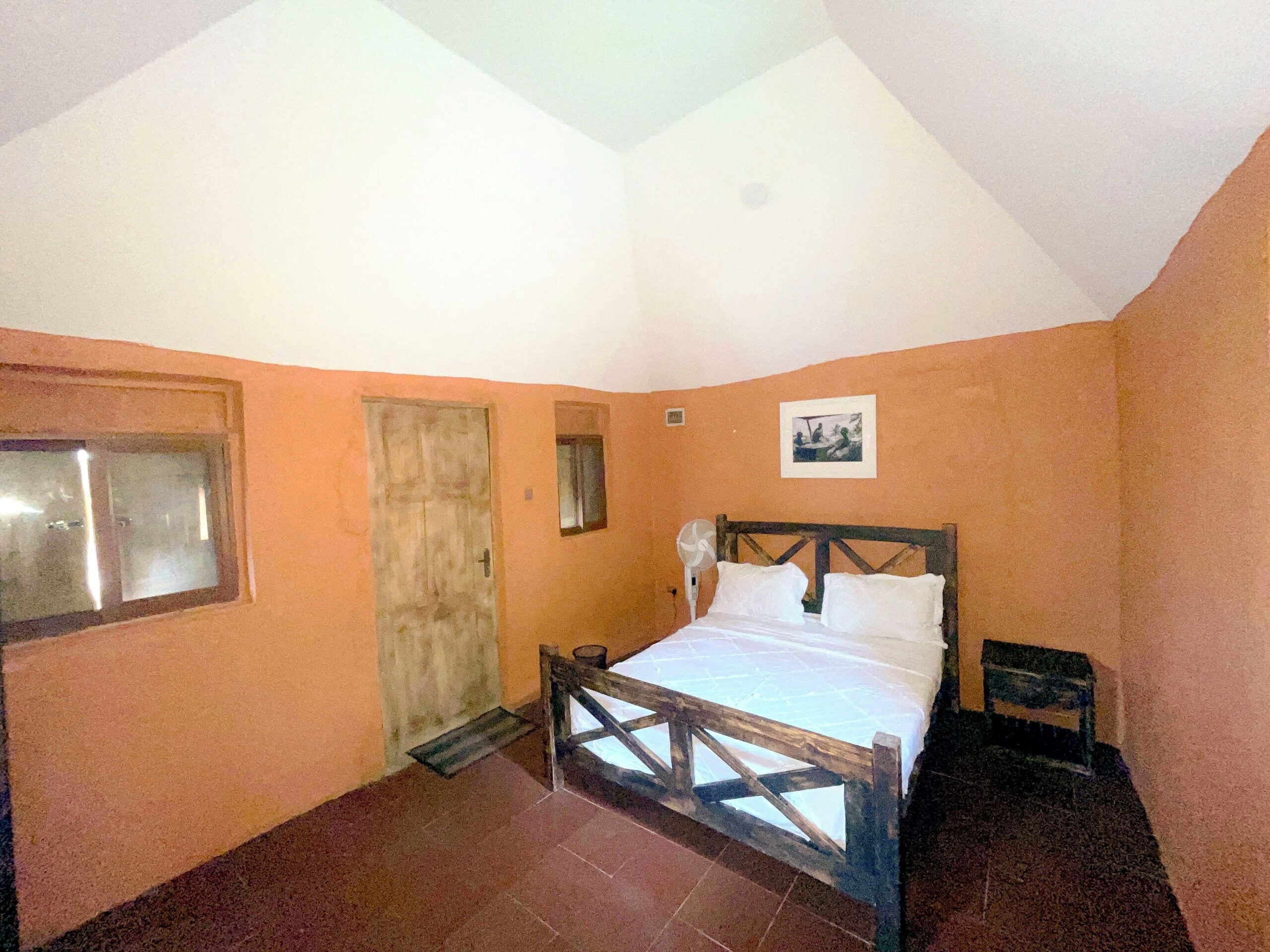 Ede Chalet | Premium bedding, Tempur-Pedic beds, in-room safe, desk