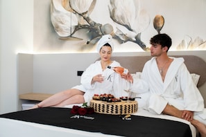 In-room dining - Kalinifta Rooms Luxury Style (Boncore)