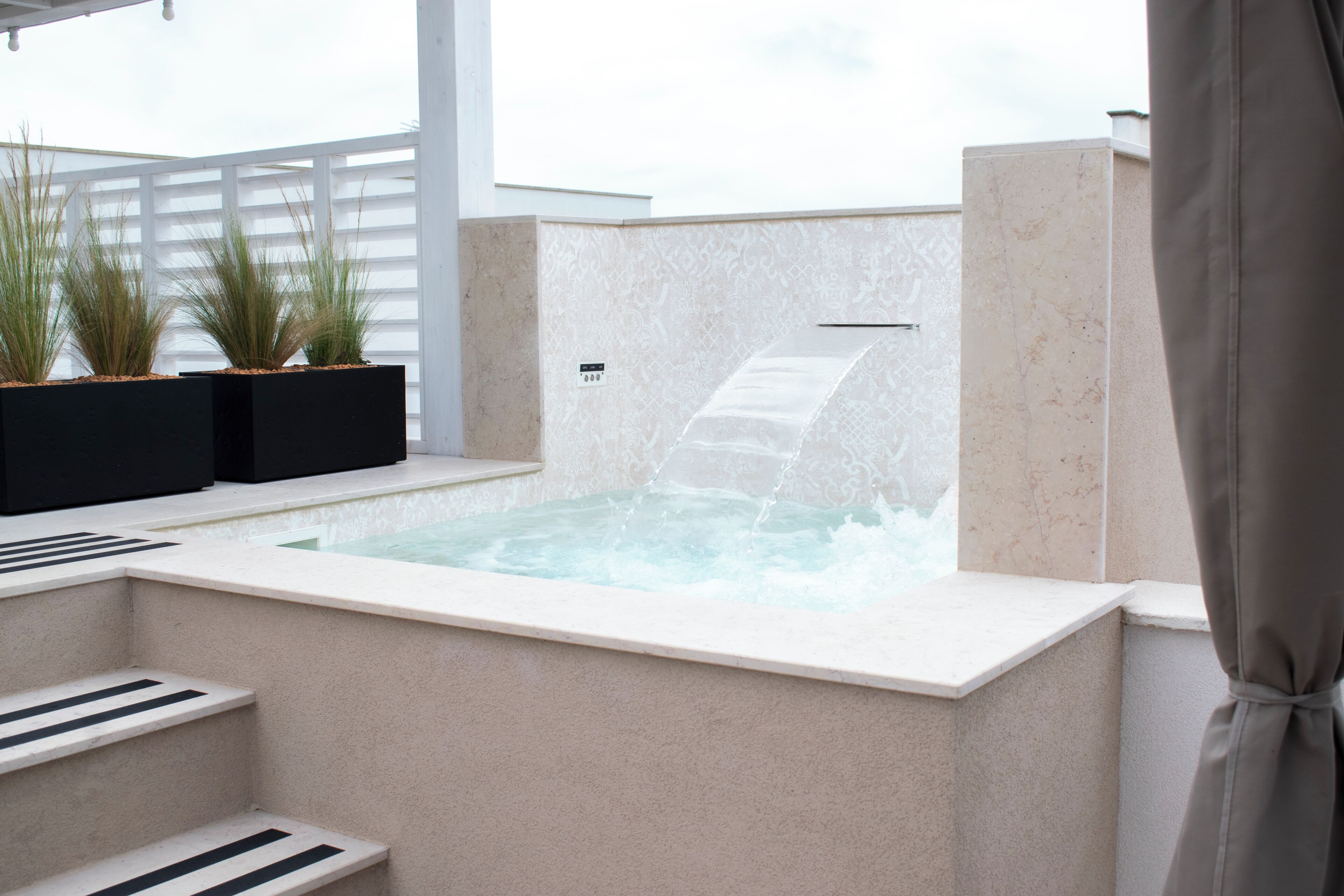 Suite exclusiva | Bañera de hidromasaje privada