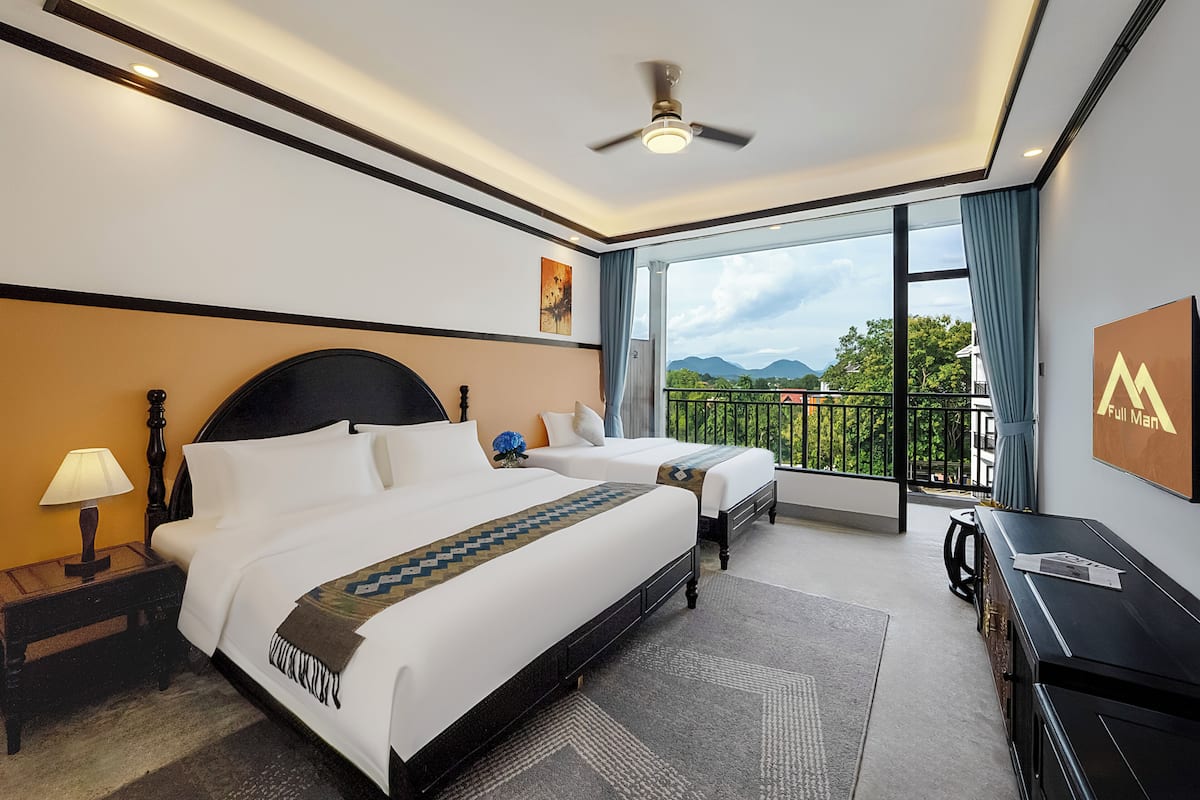 Habitació doble panoràmica, 1 dormitori, no fumadors, vistes a la piscina | Roba de llit d'alta qualitat, minibar gratuït i escriptori