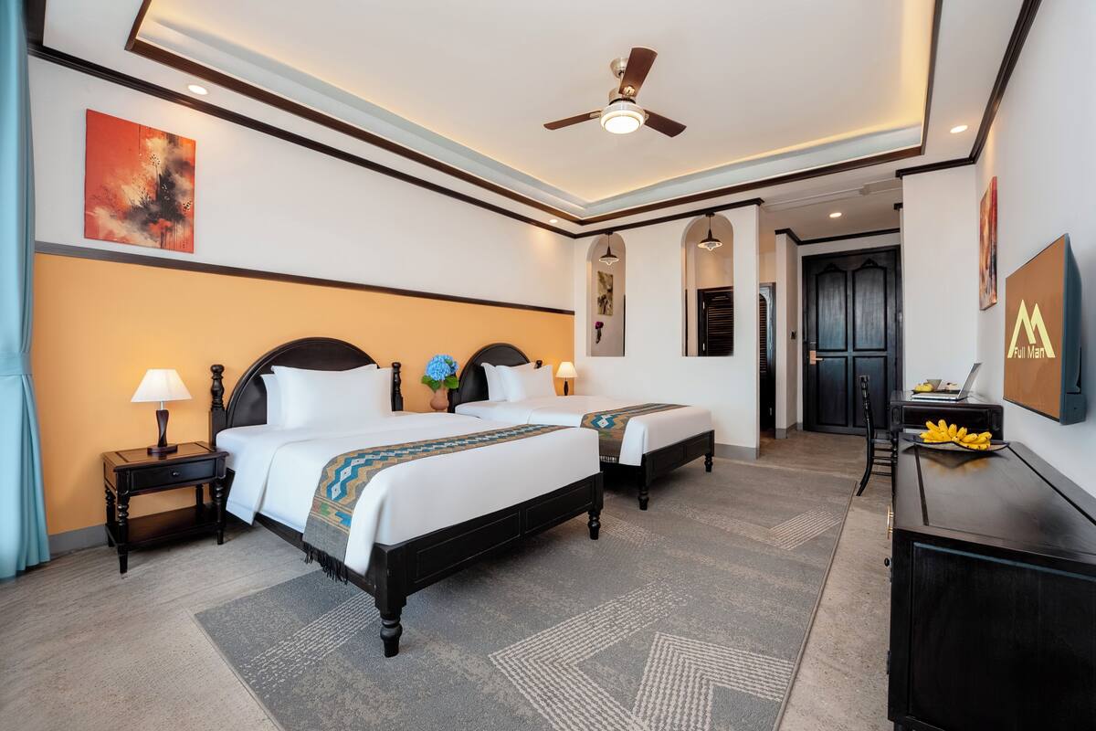 Premium bedding, free minibar, desk, laptop workspace