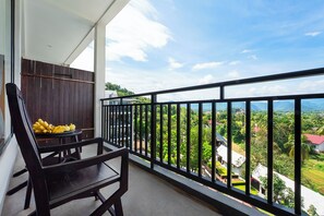 Premium bedding, free minibar, desk, laptop workspace - Fullman Hotel (Luang Prabang)