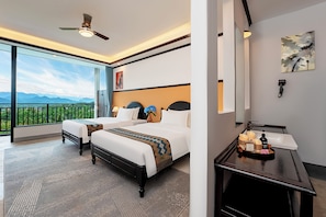 Habitació amb dos llits individuals panoràmica, 1 dormitori, no fumadors, vistes a la muntanya | Roba de llit d'alta qualitat, minibar gratuït i escriptori