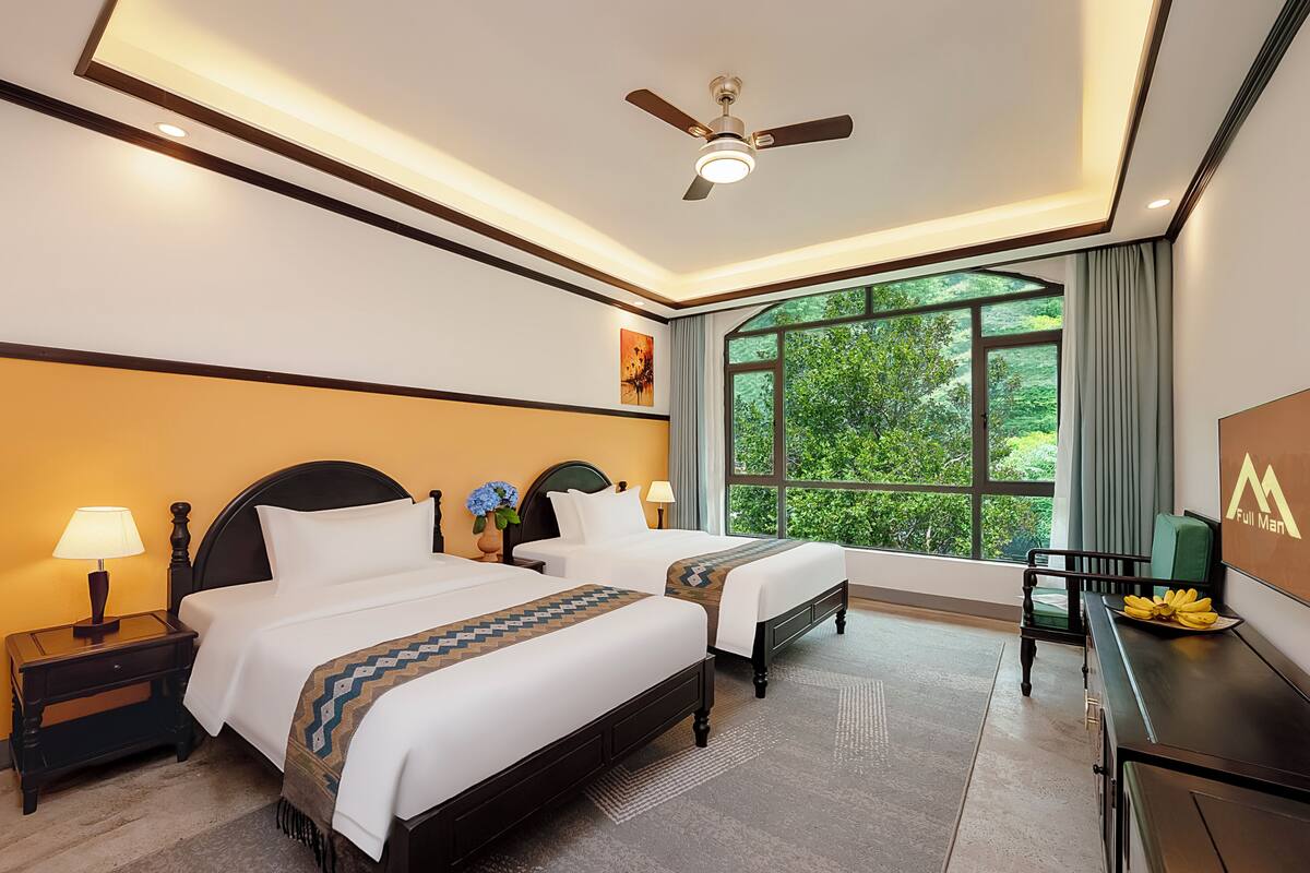 Premium bedding, free minibar, desk, laptop workspace