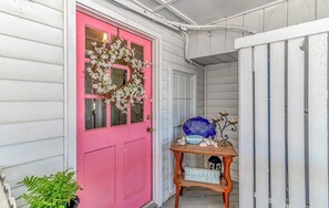 Interior - Your WATERFRONT, PET FRIENDLY, and SPACIOUS CHERRY GROVE CHANNEL HOME! (NORTH MYRTLE BEACH)