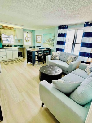 TV - Your WATERFRONT, PET FRIENDLY, and SPACIOUS CHERRY GROVE CHANNEL HOME! (NORTH MYRTLE BEACH)